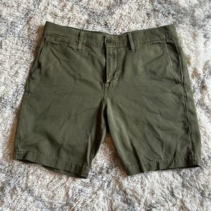 7 for all mankind • Go-To Chino Short • Military Green • size 32